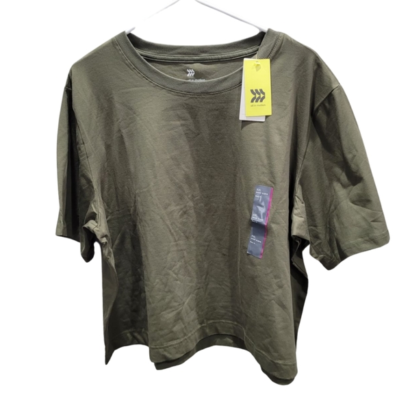 All in Motion Cropped Short Sleeve Top - Picture 2 of 6